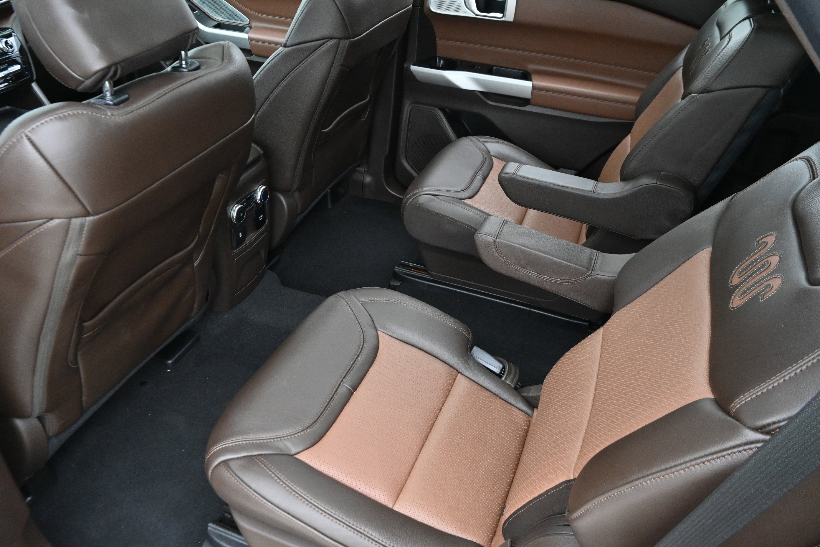 Used 2022 Ford Explorer King Ranch w/ Class IV Trailer Tow Package AWD/4WD image 13