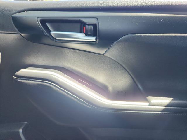 Certified 2020 Toyota Highlander XLE AWD/4WD image 16