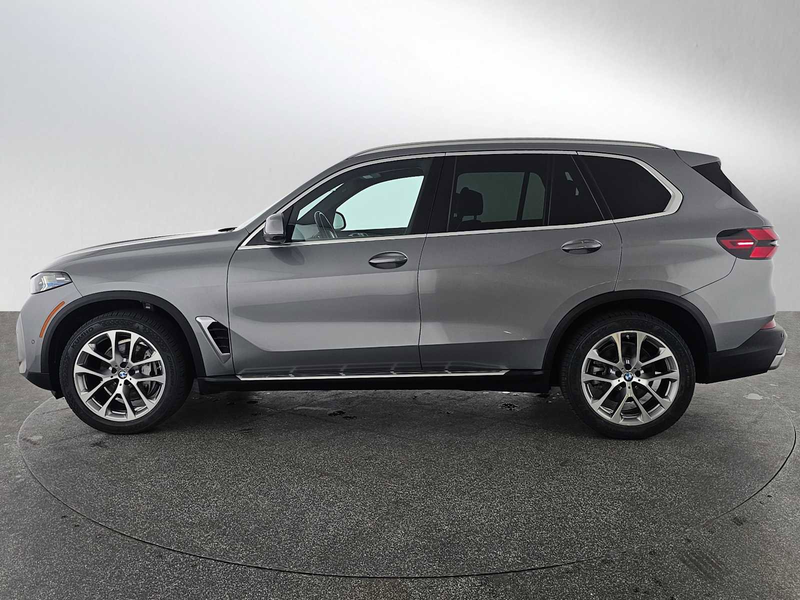 Used 2024 BMW X5 xDrive40i w/ Premium Package image 6