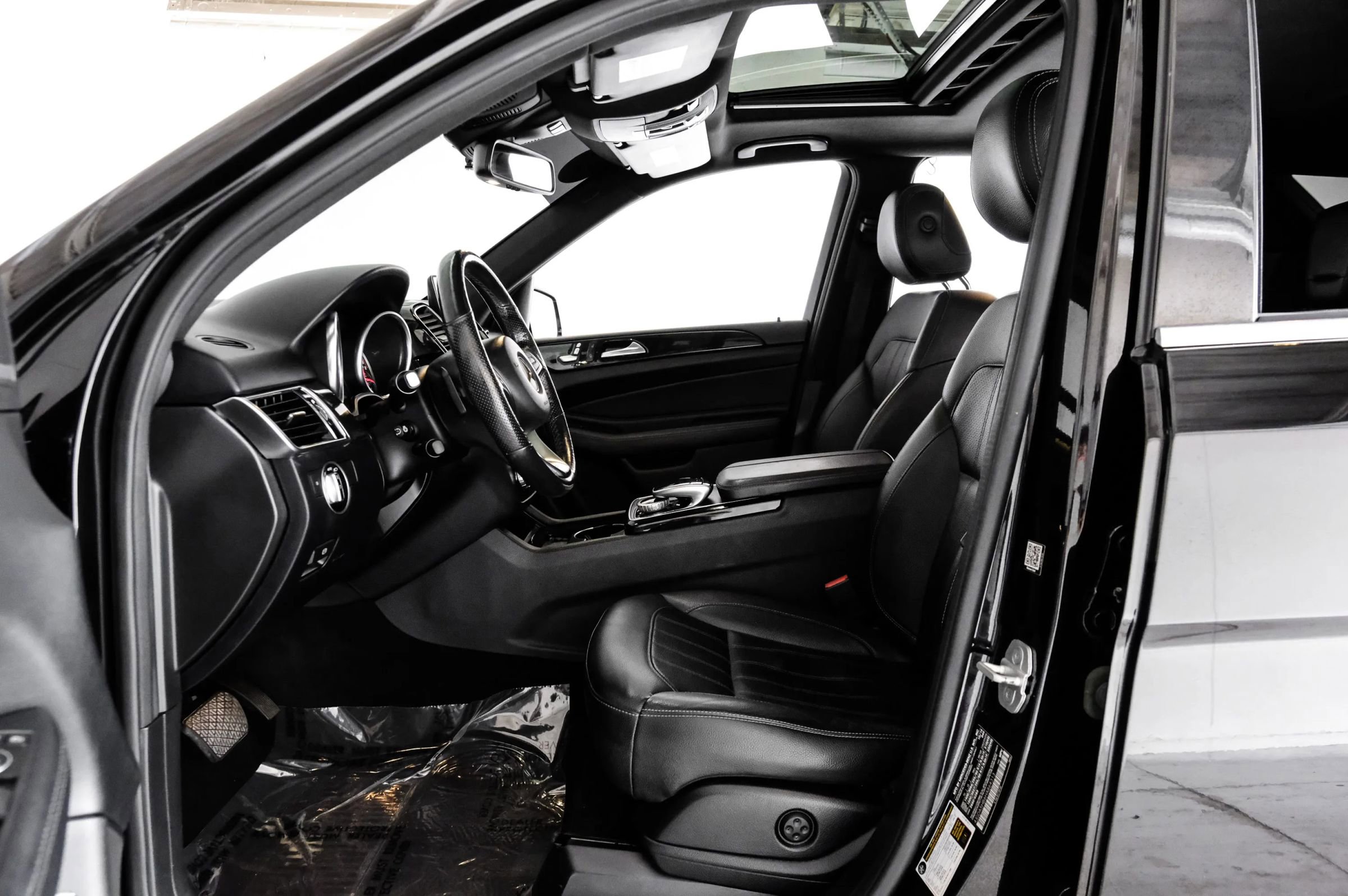 Used 2017 Mercedes-Benz GLE 350 4MATIC w/ Premium 1 Package image 3