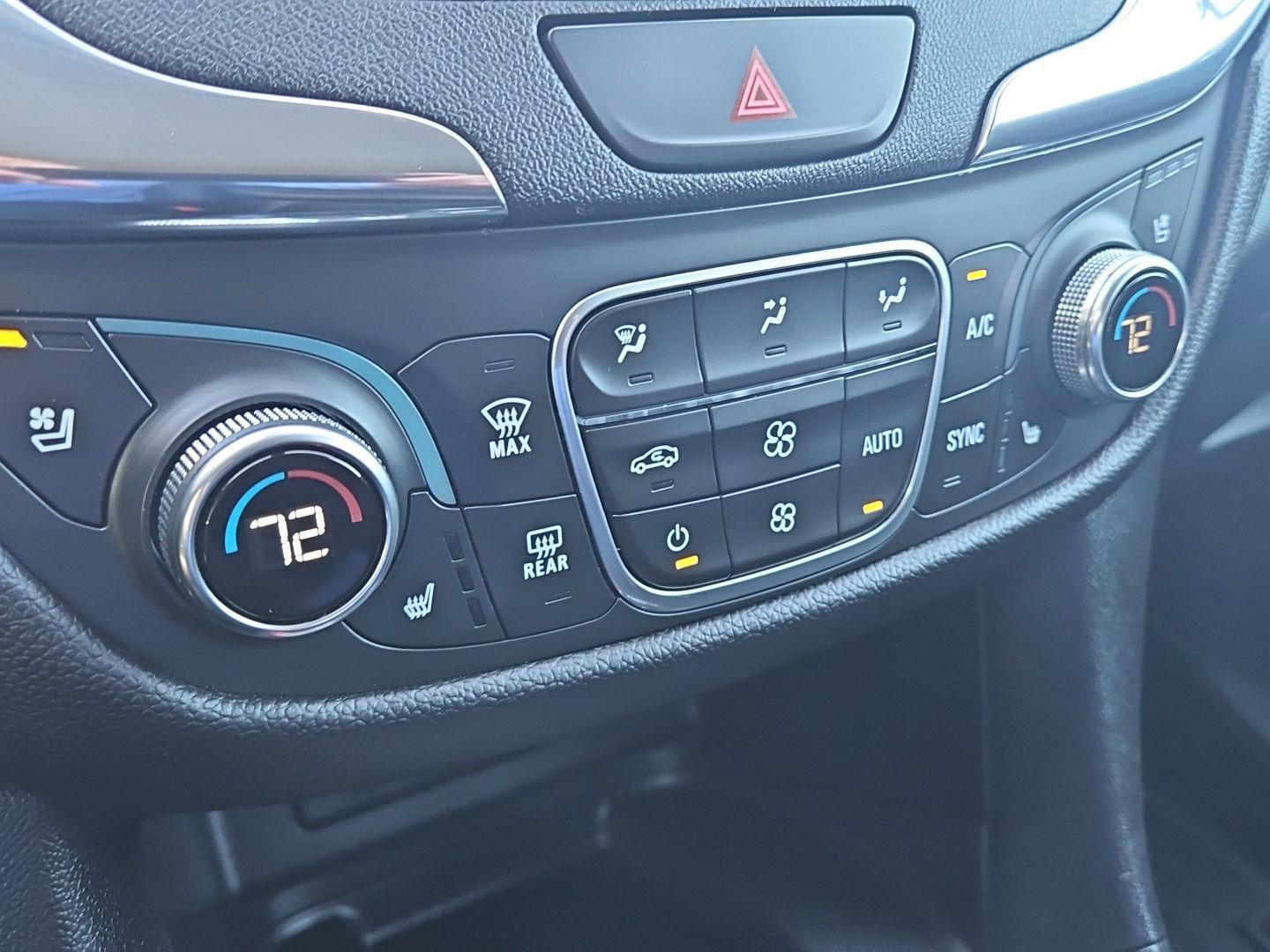Used 2020 Chevrolet Equinox Premier FWD image 17