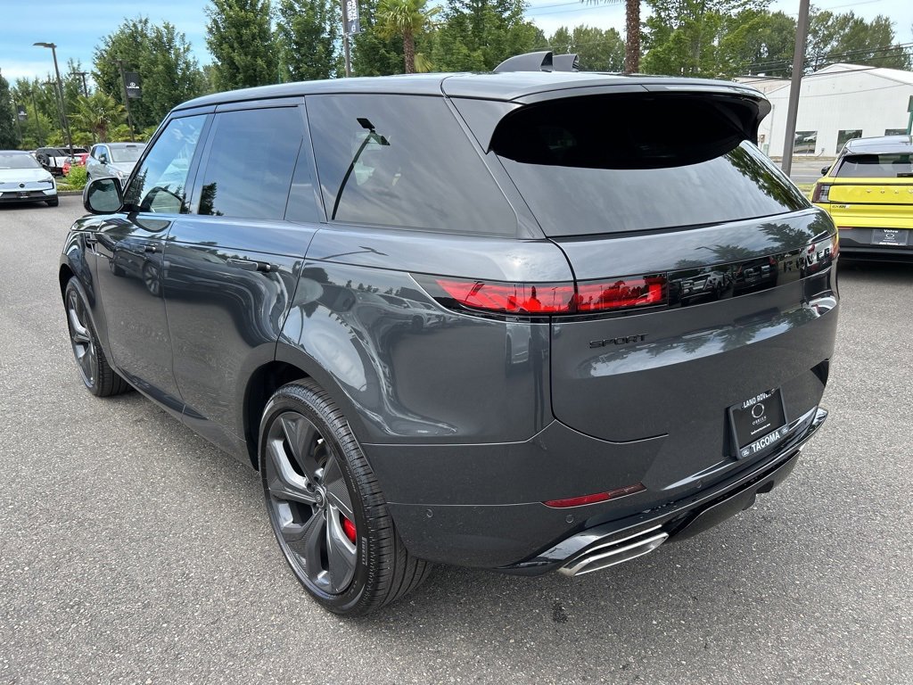 New 2025 Land Rover Range Rover Sport Dynamic SE image 3