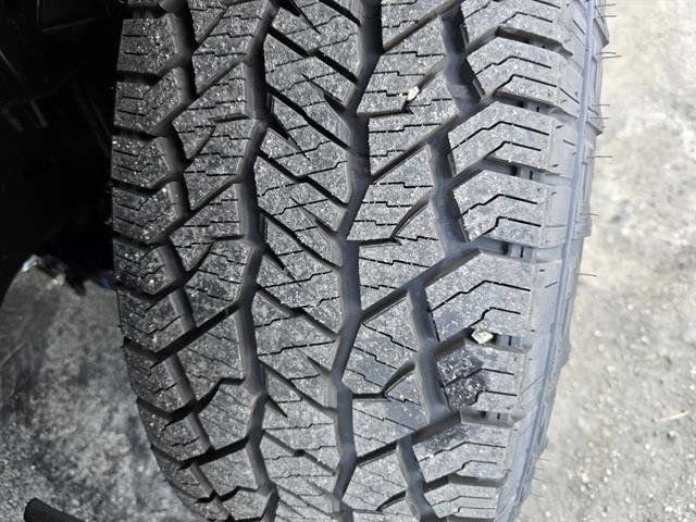 New 2025 Nissan Frontier Pro-X w/ Pro Premium Package RWD image 24