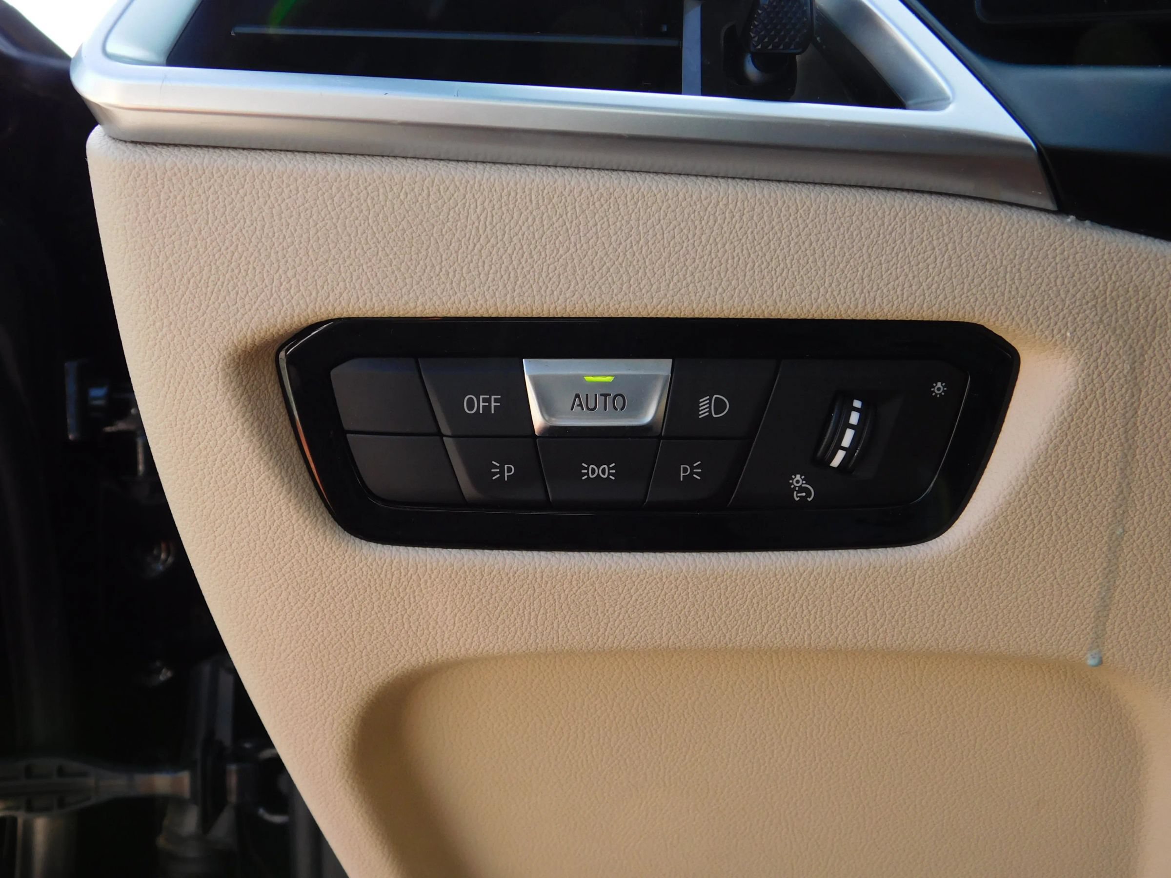 Used 2025 BMW 330i Sedan RWD image 23
