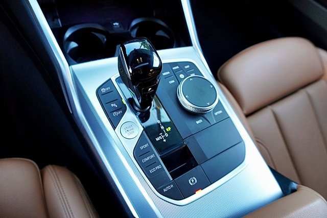 Used 2022 BMW 330i Sedan w/ Driving Assistance Package image 31