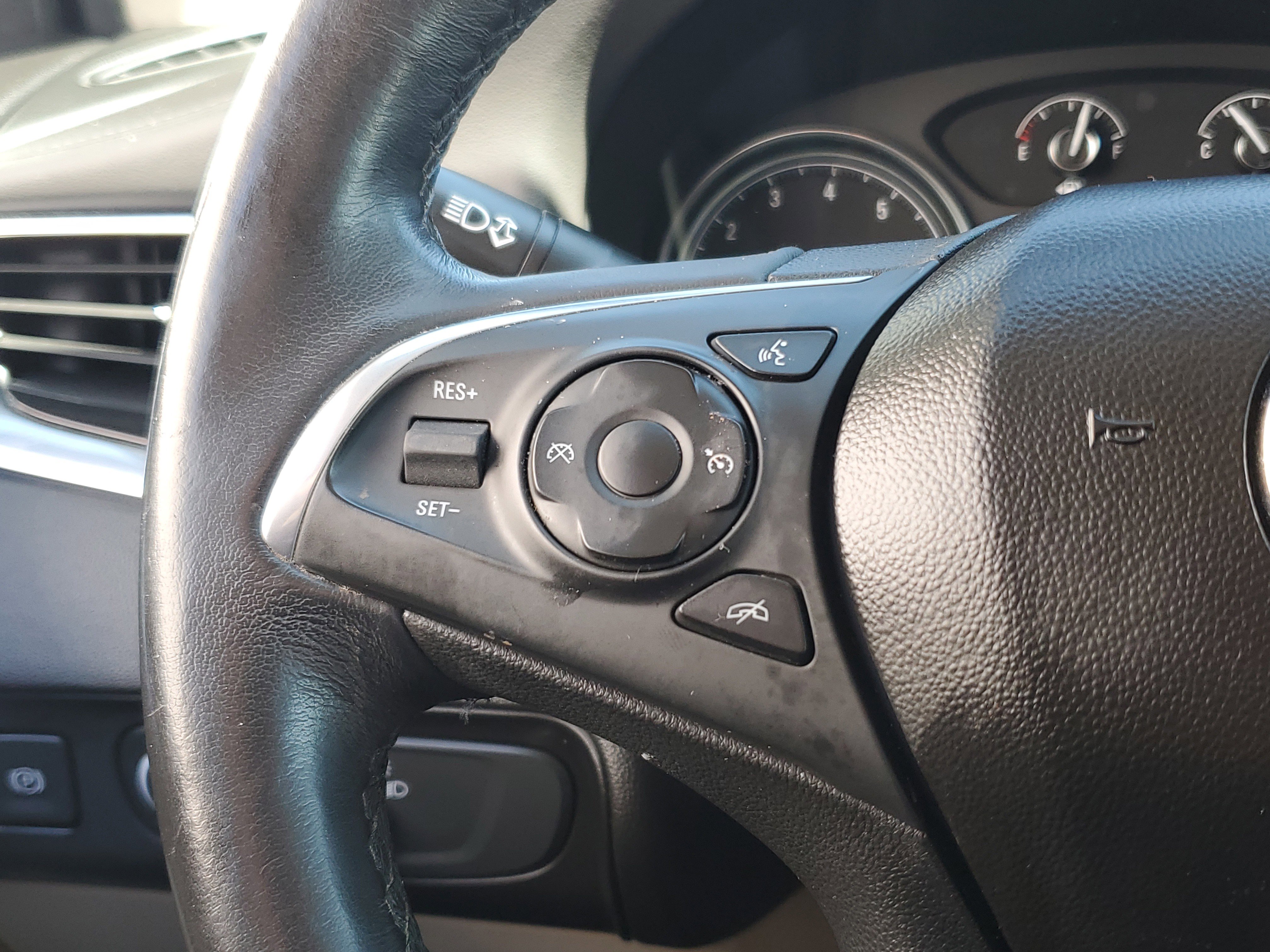 Used 2020 Buick Enclave Essence w/ Sound and Sites Package image 25