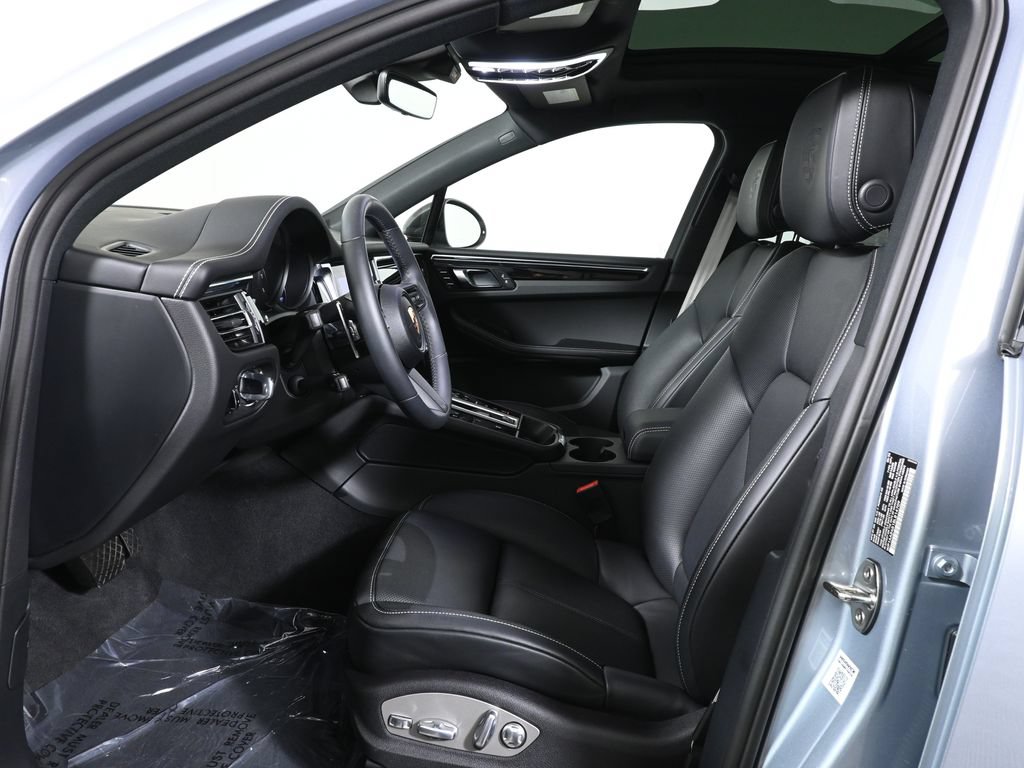 Used 2025 Porsche Macan Turbo AWD/4WD image 5