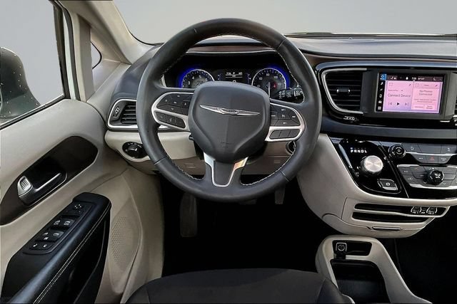 Used 2022 Chrysler Voyager LX FWD image 8
