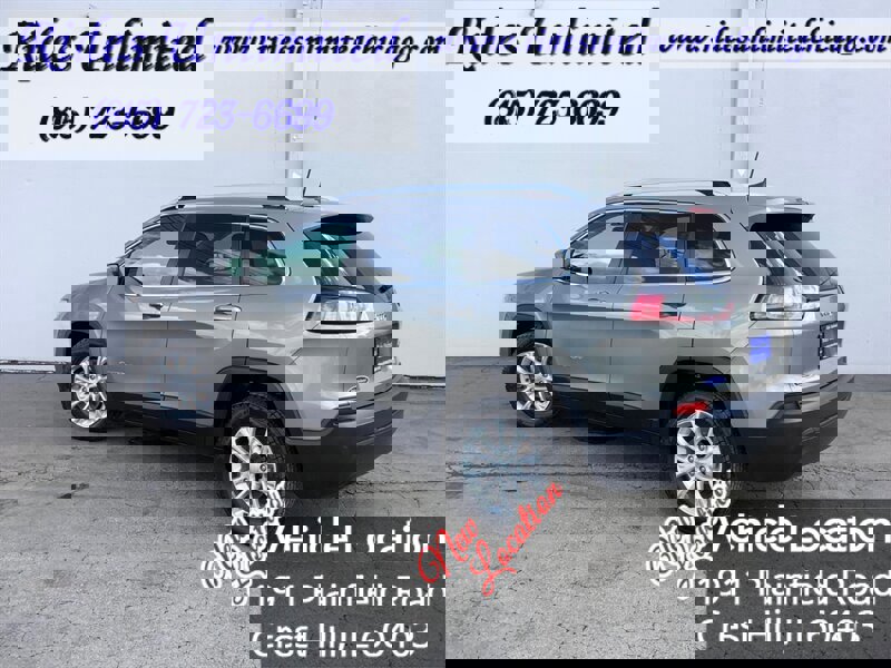 Used 2019 Jeep Cherokee Latitude w/ Cold Weather Group image 5