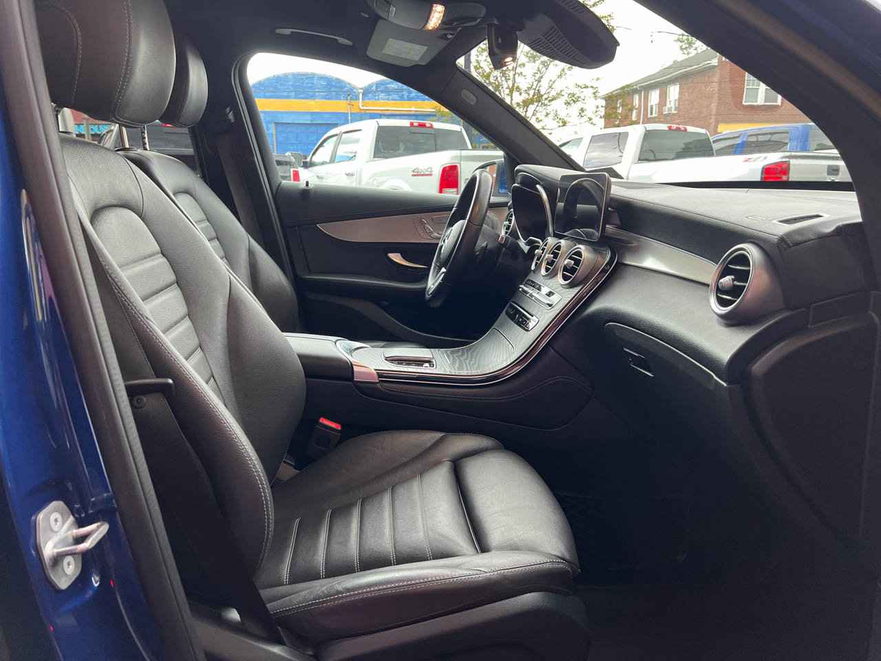 Used 2020 Mercedes-Benz GLC 300 4MATIC w/ Driver Assistance Package image 23