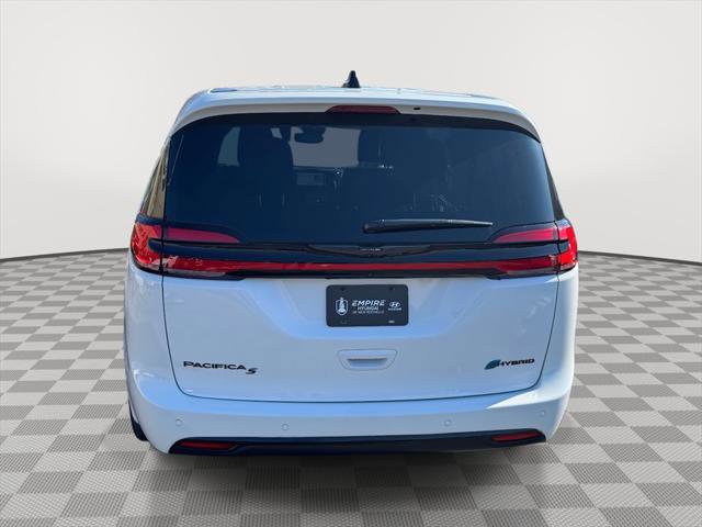Used 2024 Chrysler Pacifica Limited image 5