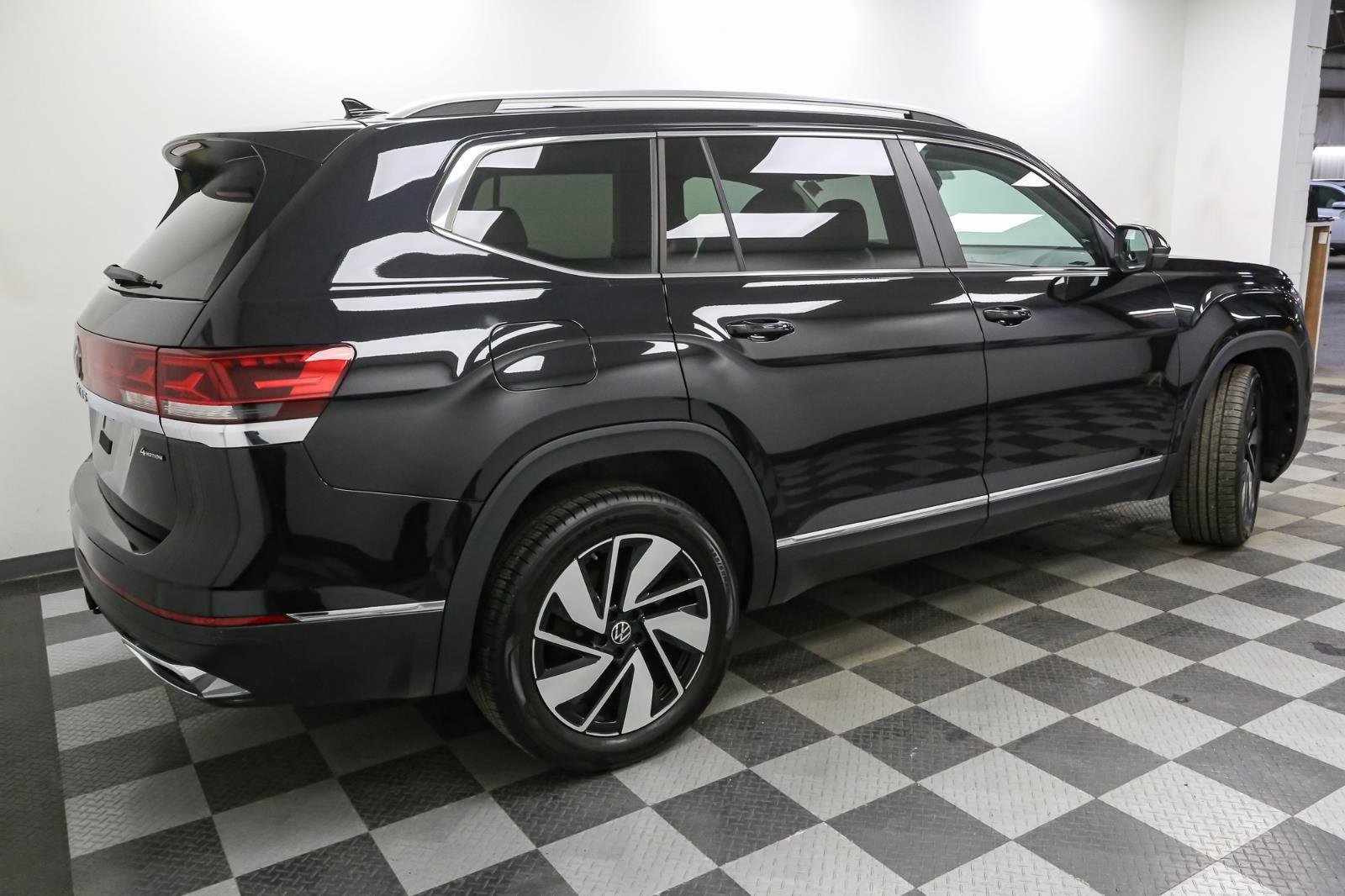 Certified 2025 Volkswagen Atlas SEL image 10