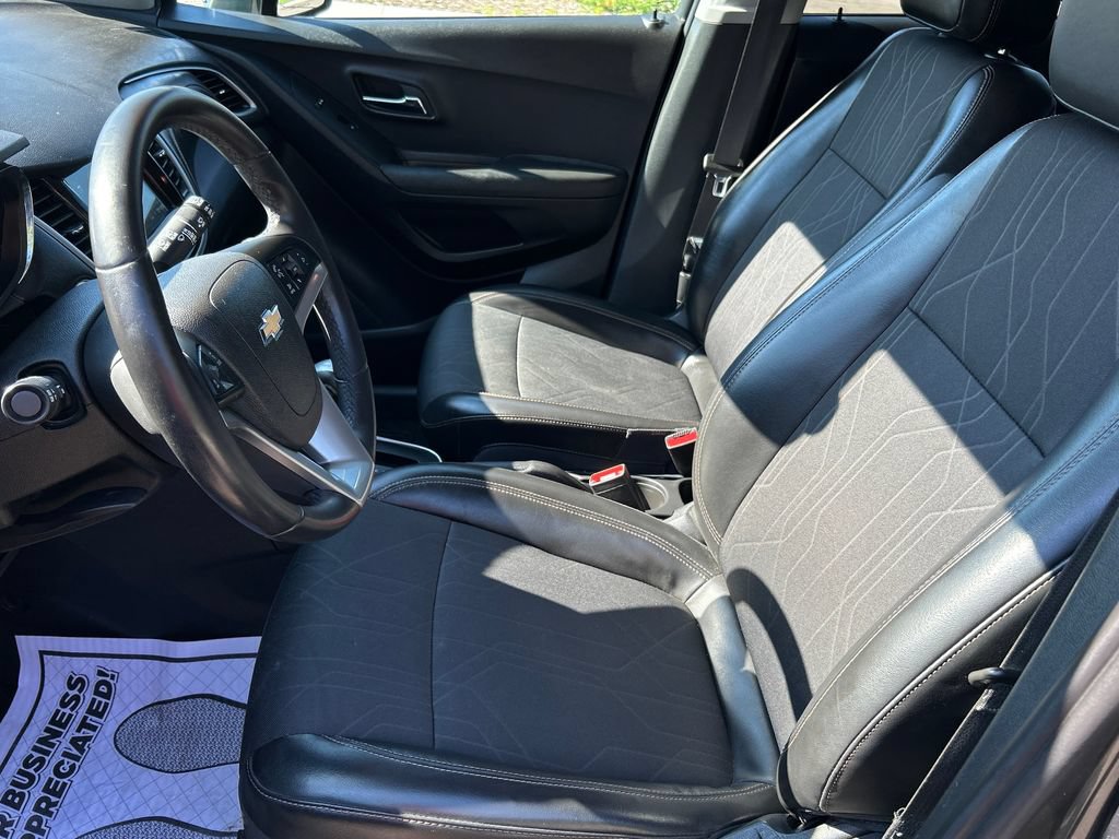 Used 2019 Chevrolet Trax LT w/ LT Convenience Package FWD image 12