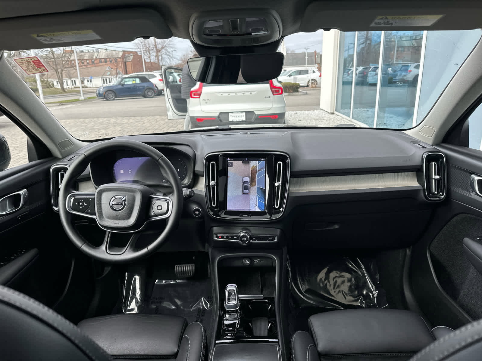 Used 2023 Volvo XC40 B5 Plus w/ Protection Package Premier image 32