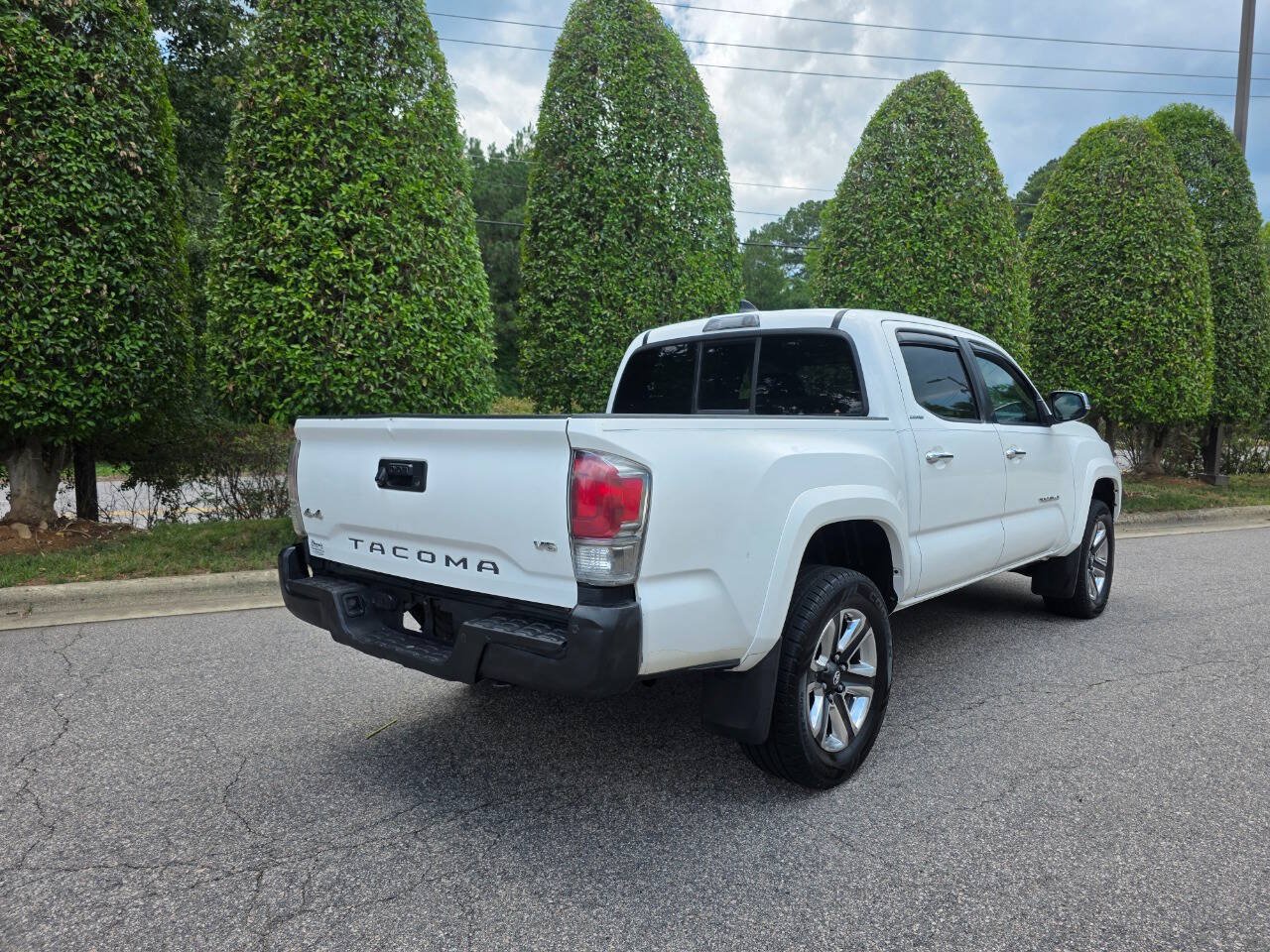 Used 2016 Toyota Tacoma Limited w/ Towing Package AWD/4WD image 6