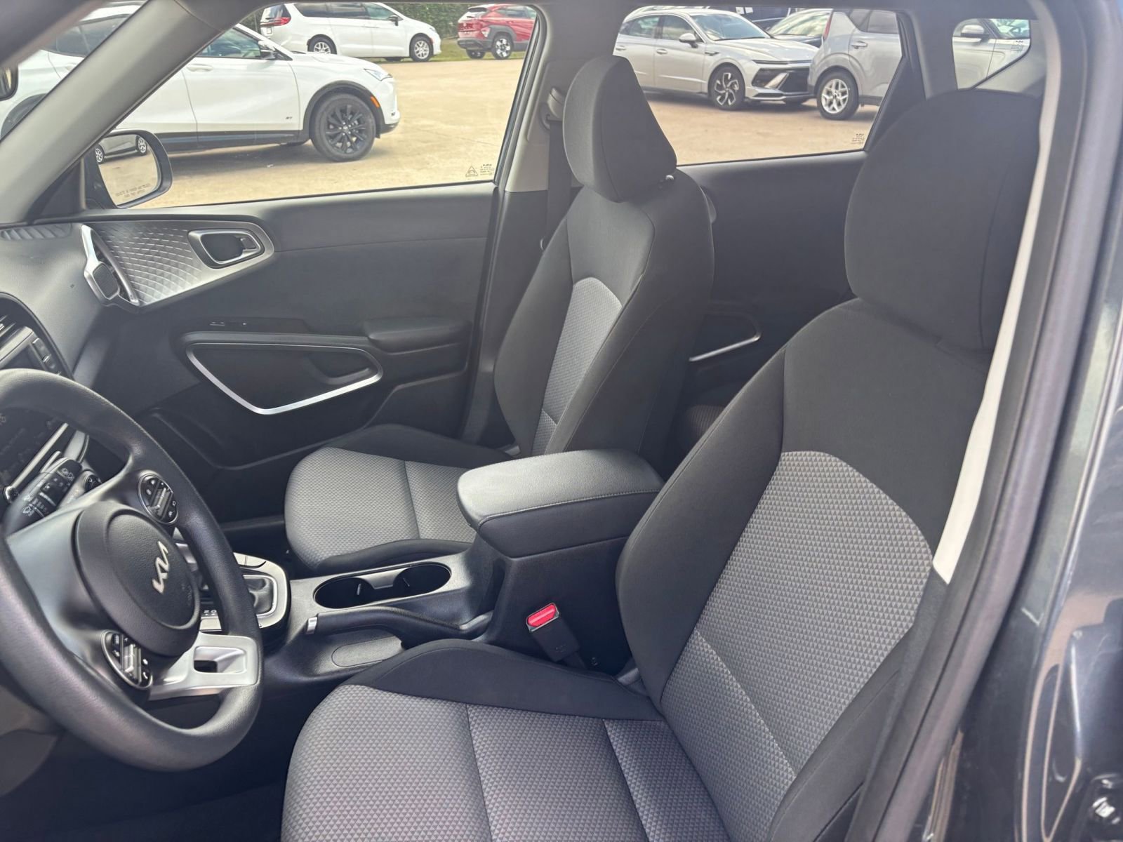 Used 2025 Kia Soul LX w/ LX Technology Package FWD image 34