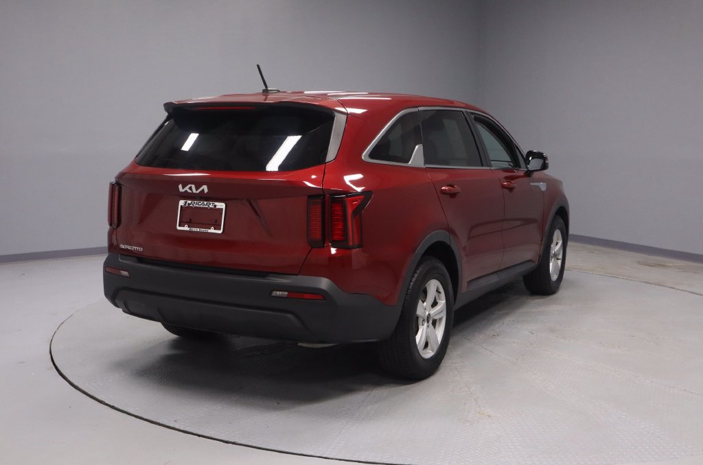 Used 2023 Kia Sorento LX FWD image 9