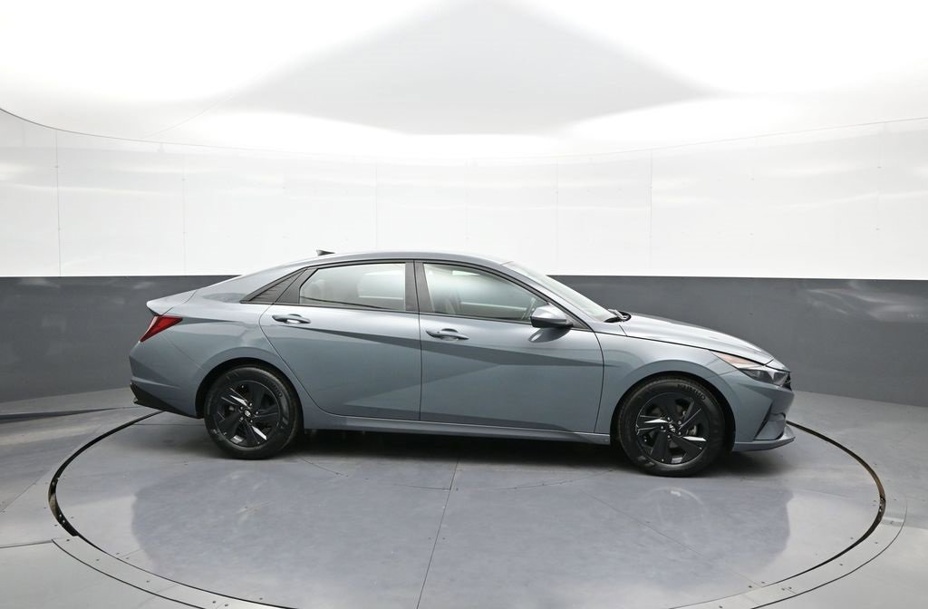 Certified 2022 Hyundai Elantra SEL w/ Cargo Package image 5