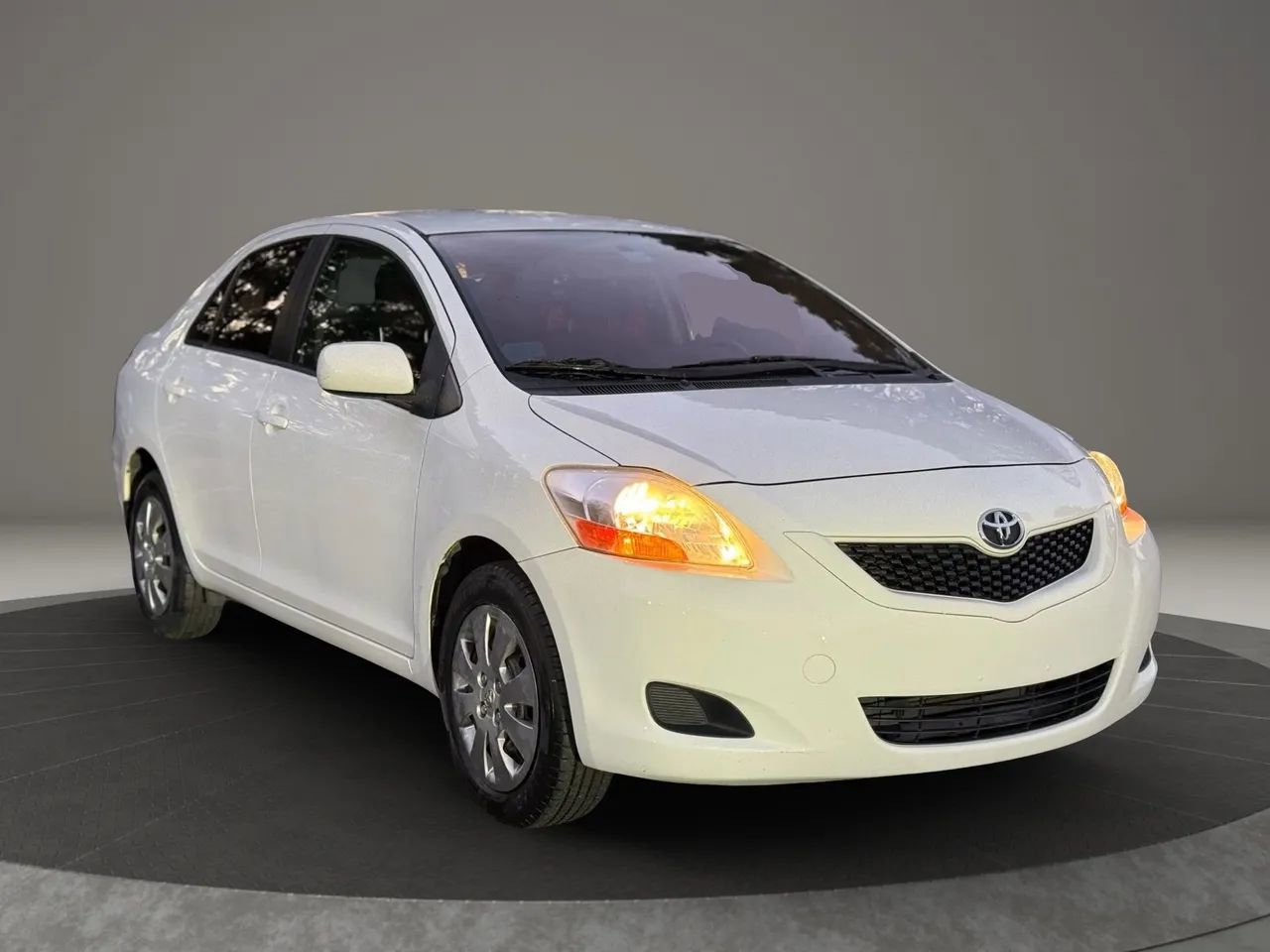 Used 2011 Toyota Yaris Sedan image 3