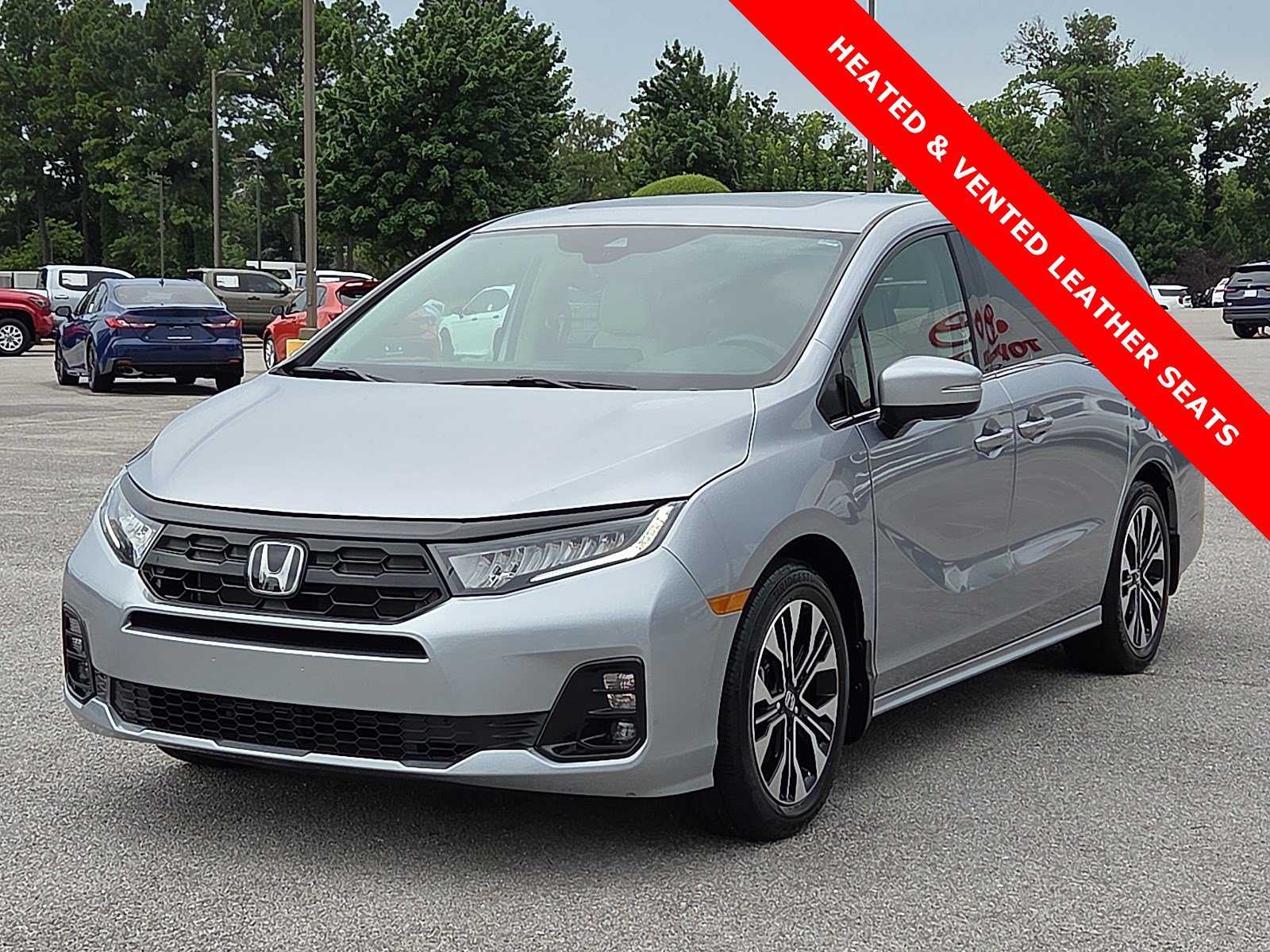 Used 2026 Honda Odyssey Elite image 2