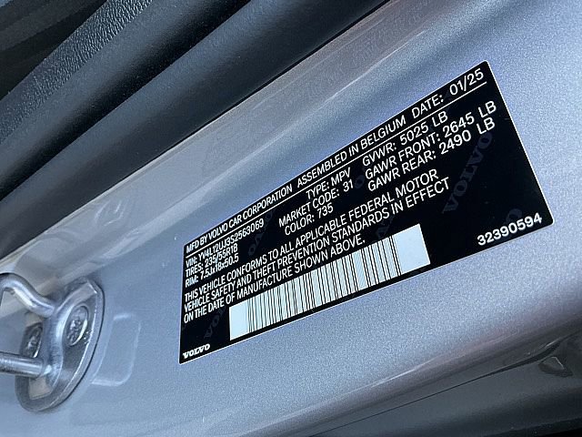 Certified 2025 Volvo XC40 B5 Core image 31