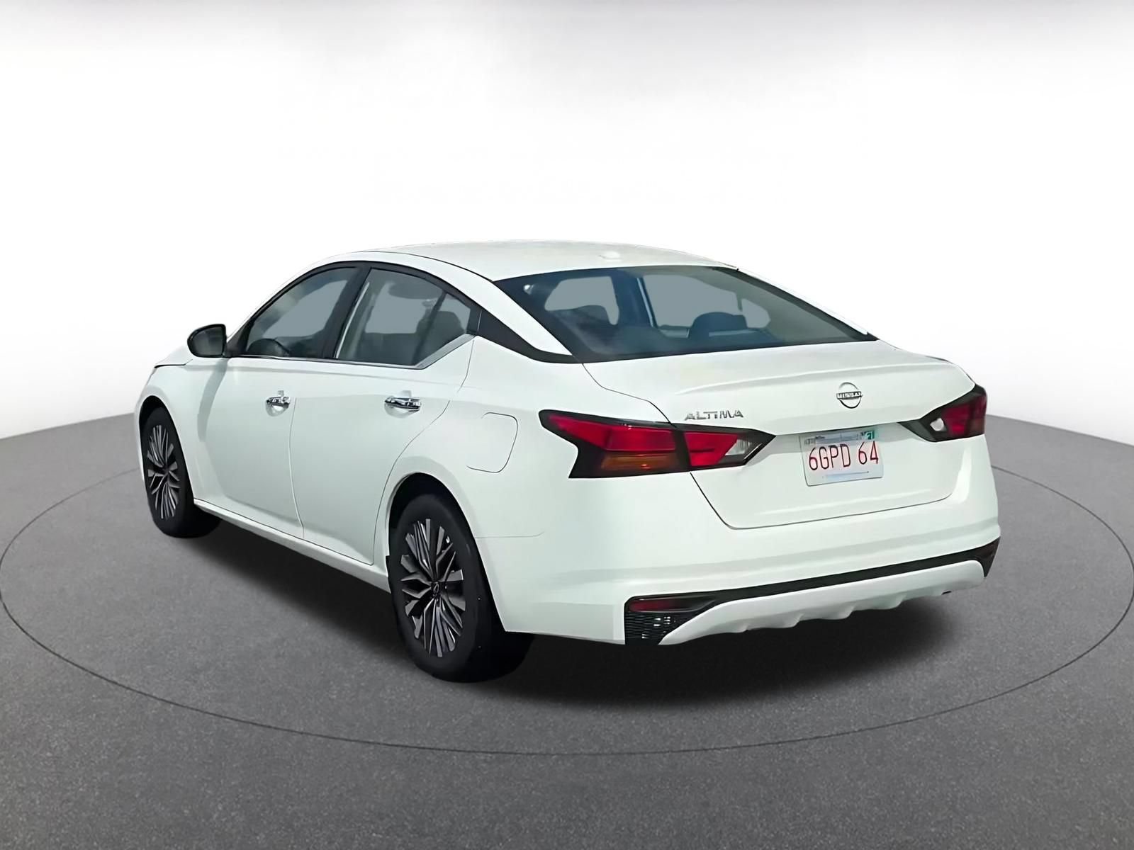 Used 2025 Nissan Altima 2.5 SV FWD image 9