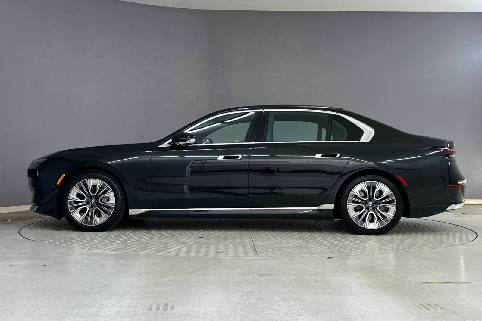 Certified 2024 BMW i7 xDrive60 AWD/4WD image 2