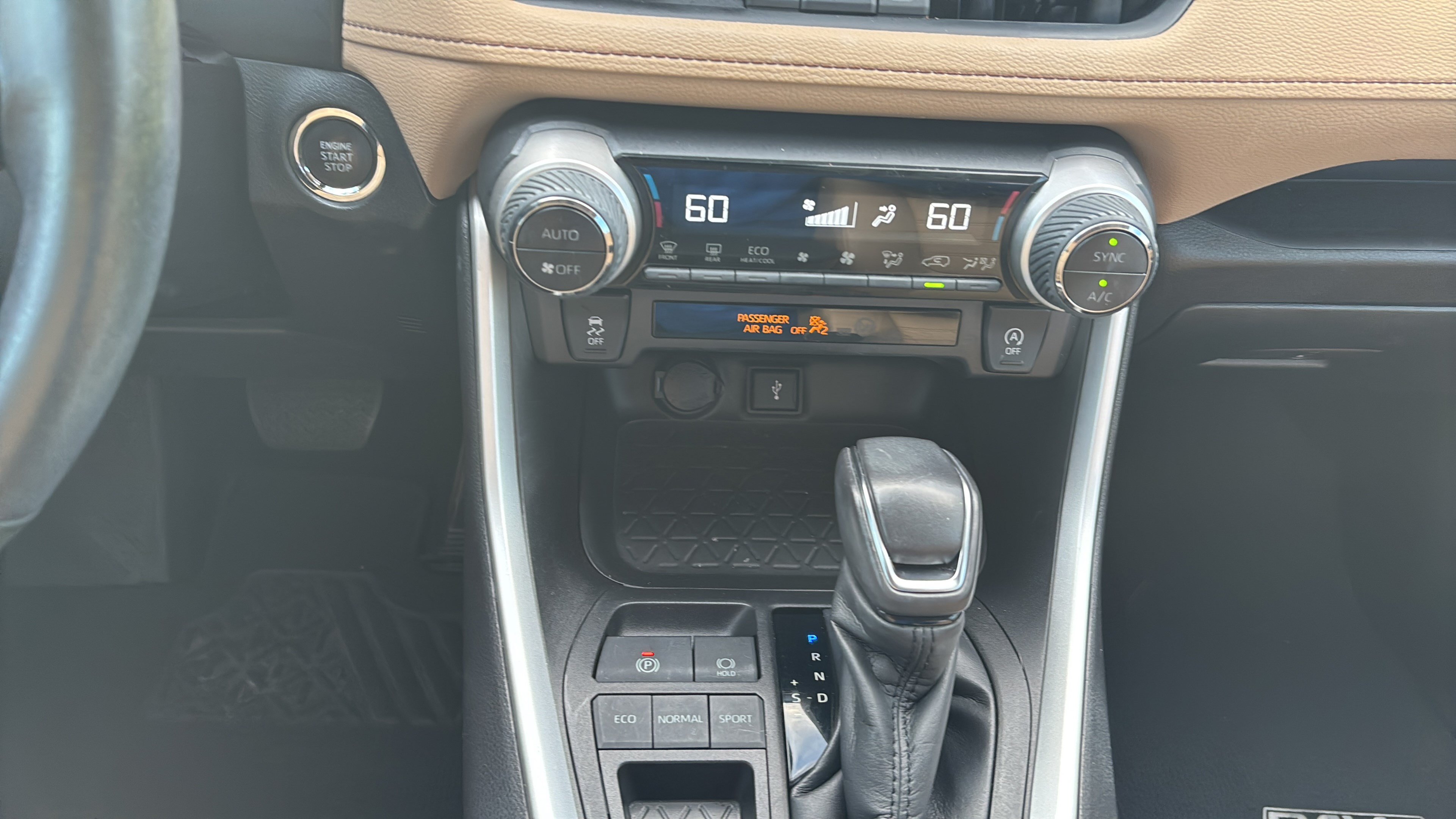 Used 2022 Toyota RAV4 XLE Premium FWD image 29