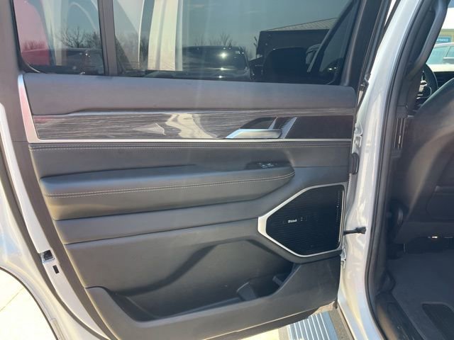 Used 2022 Jeep Wagoneer Series III w/ Premium Group I image 24