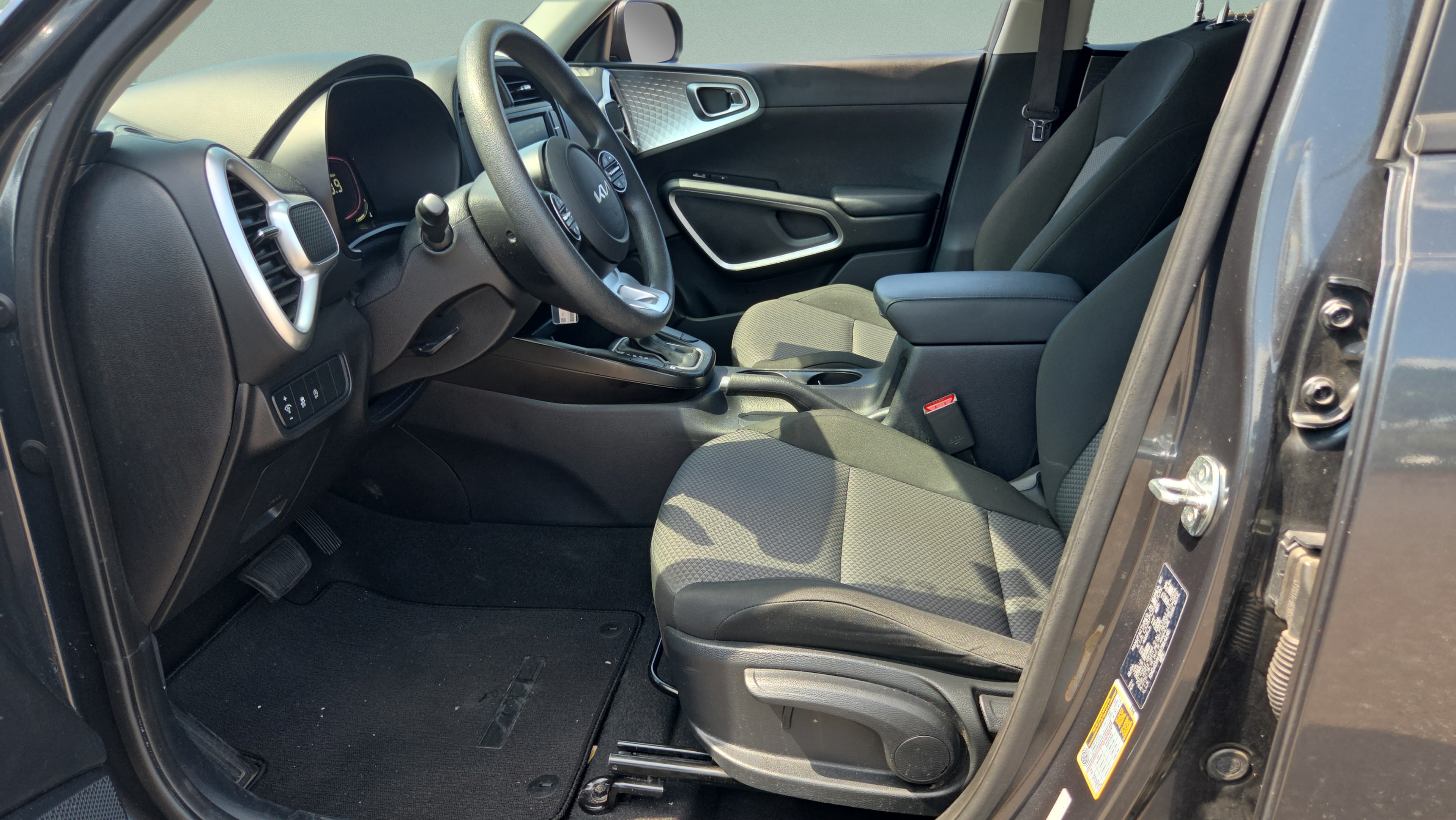 Used 2024 Kia Soul LX w/ Option Group 015 FWD image 9