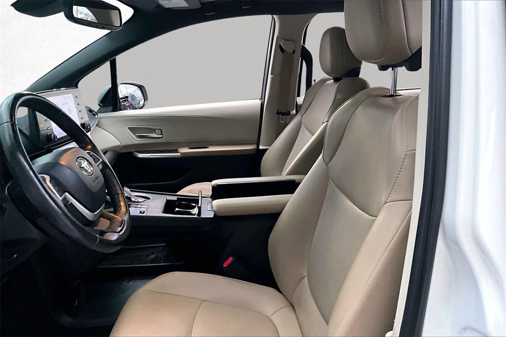 Certified 2021 Toyota Sienna XLE image 19