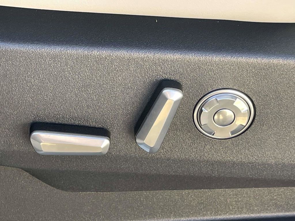 New 2025 Lincoln Navigator L Reserve image 14