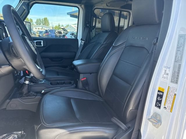 Used 2023 Jeep Wrangler Unlimited Sahara w/ Cold Weather Group AWD/4WD image 19