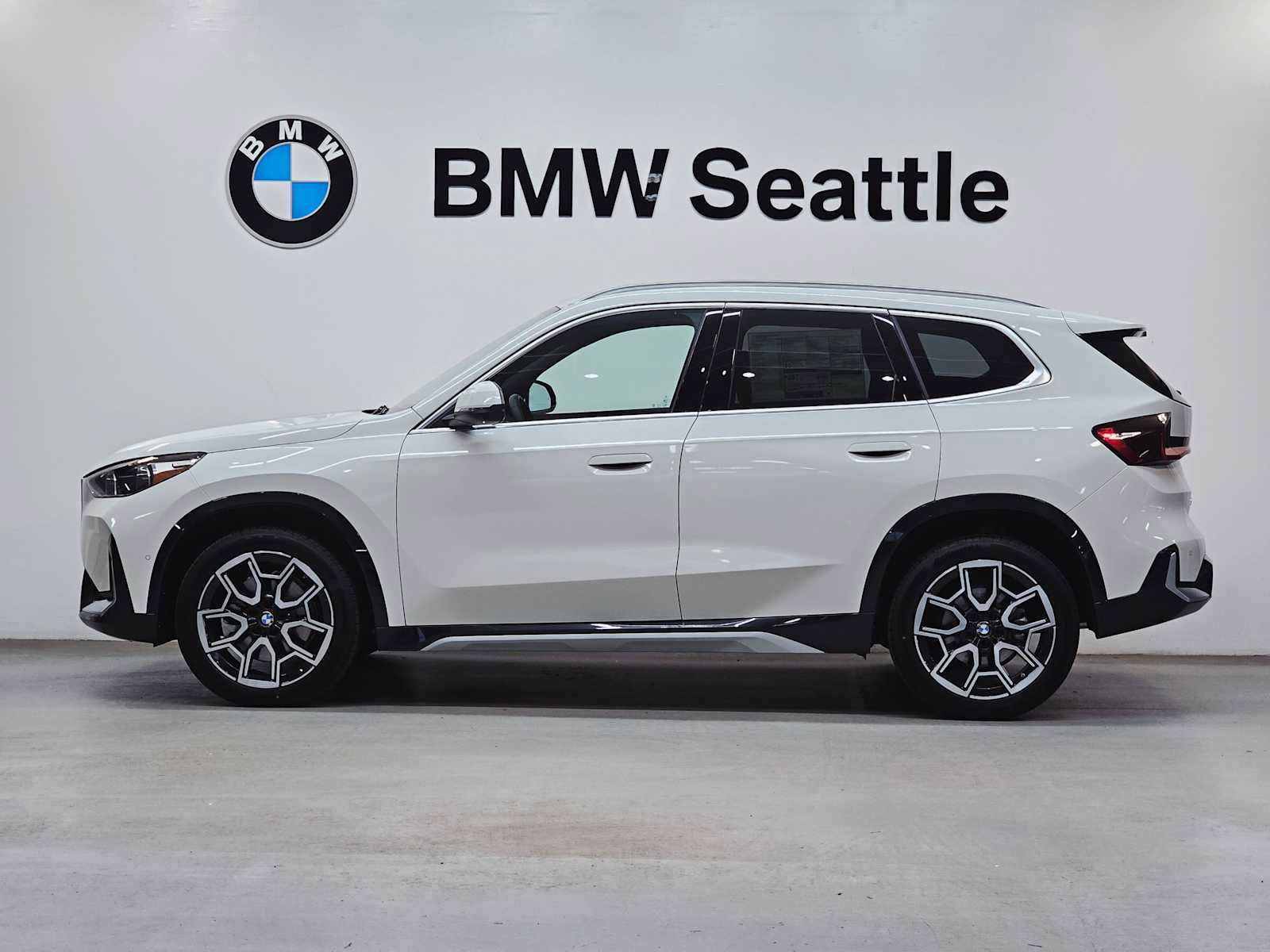 New 2026 BMW X1 xDrive28i AWD/4WD image 3