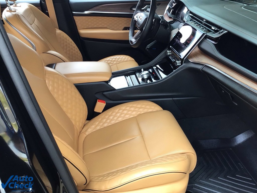 Used 2023 Jeep Grand Cherokee Summit w/ Advanced Protech Group IV image 14