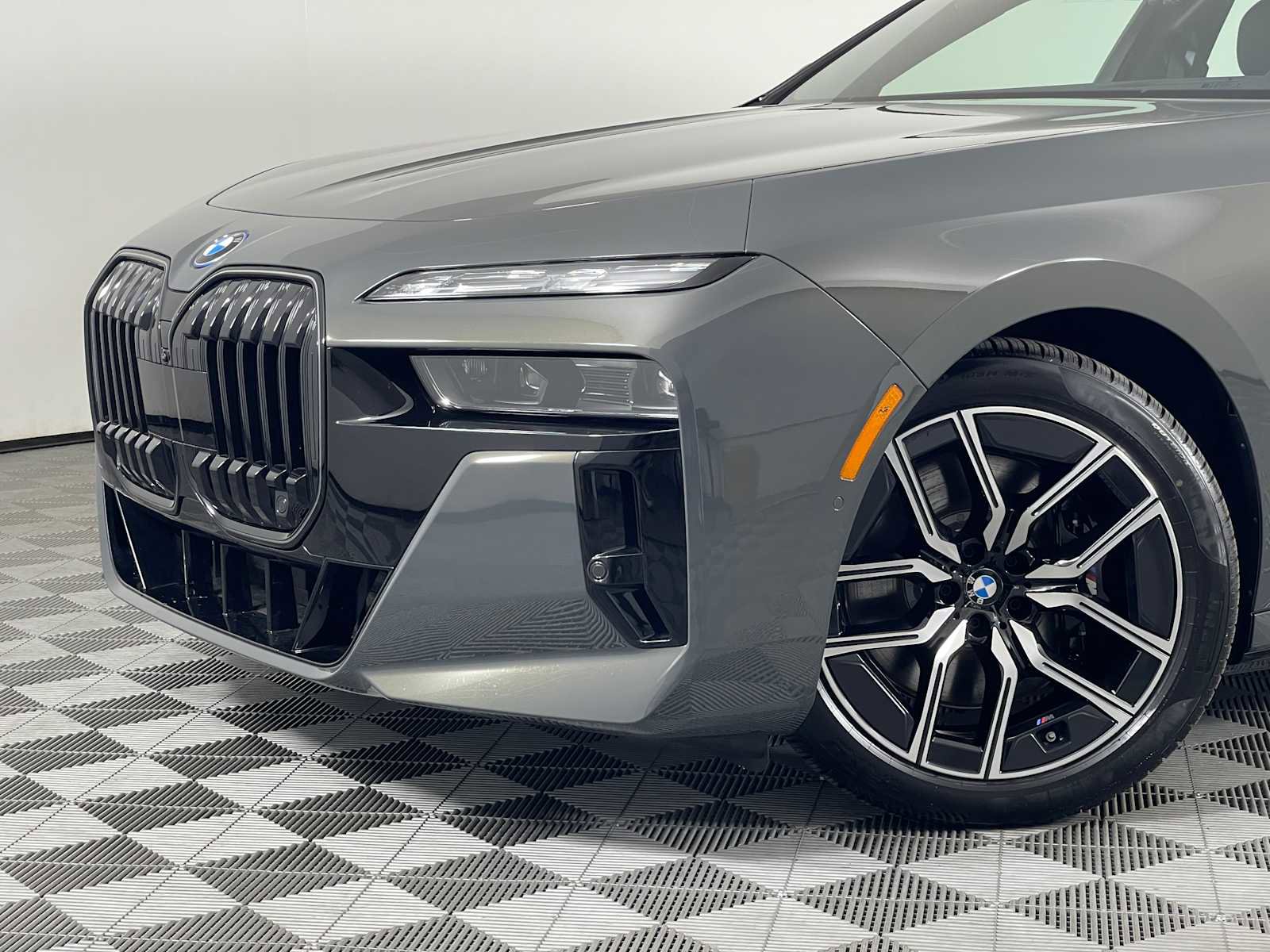 New 2026 BMW i7 xDrive60 w/ Executive Package image 2