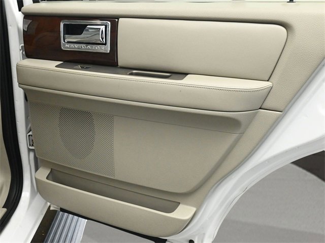 Used 2014 Lincoln Navigator 4WD image 16