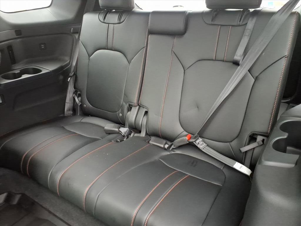 Used 2025 Honda Pilot TrailSport image 17