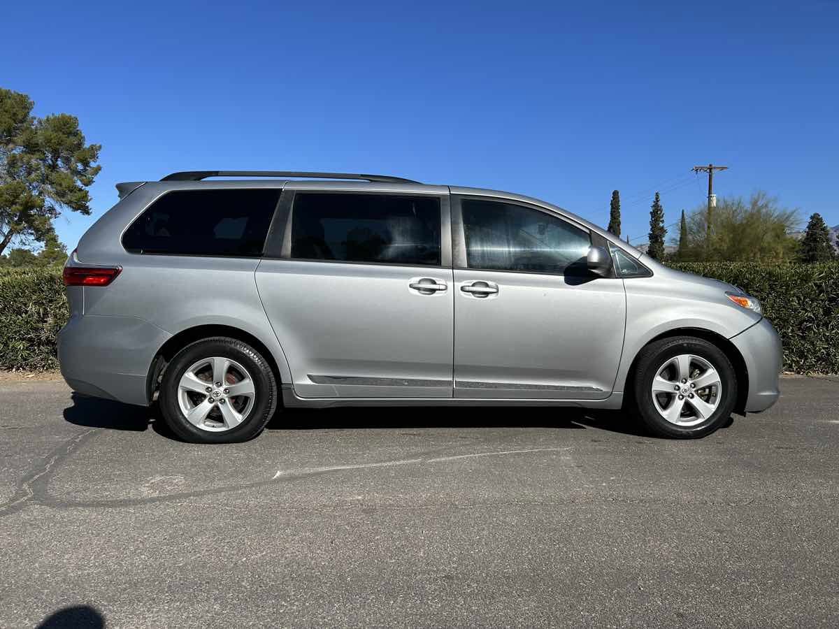 Used 2015 Toyota Sienna LE FWD image 5