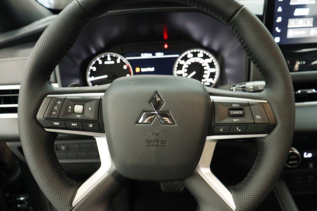 New 2026 Mitsubishi Outlander LE FWD image 8