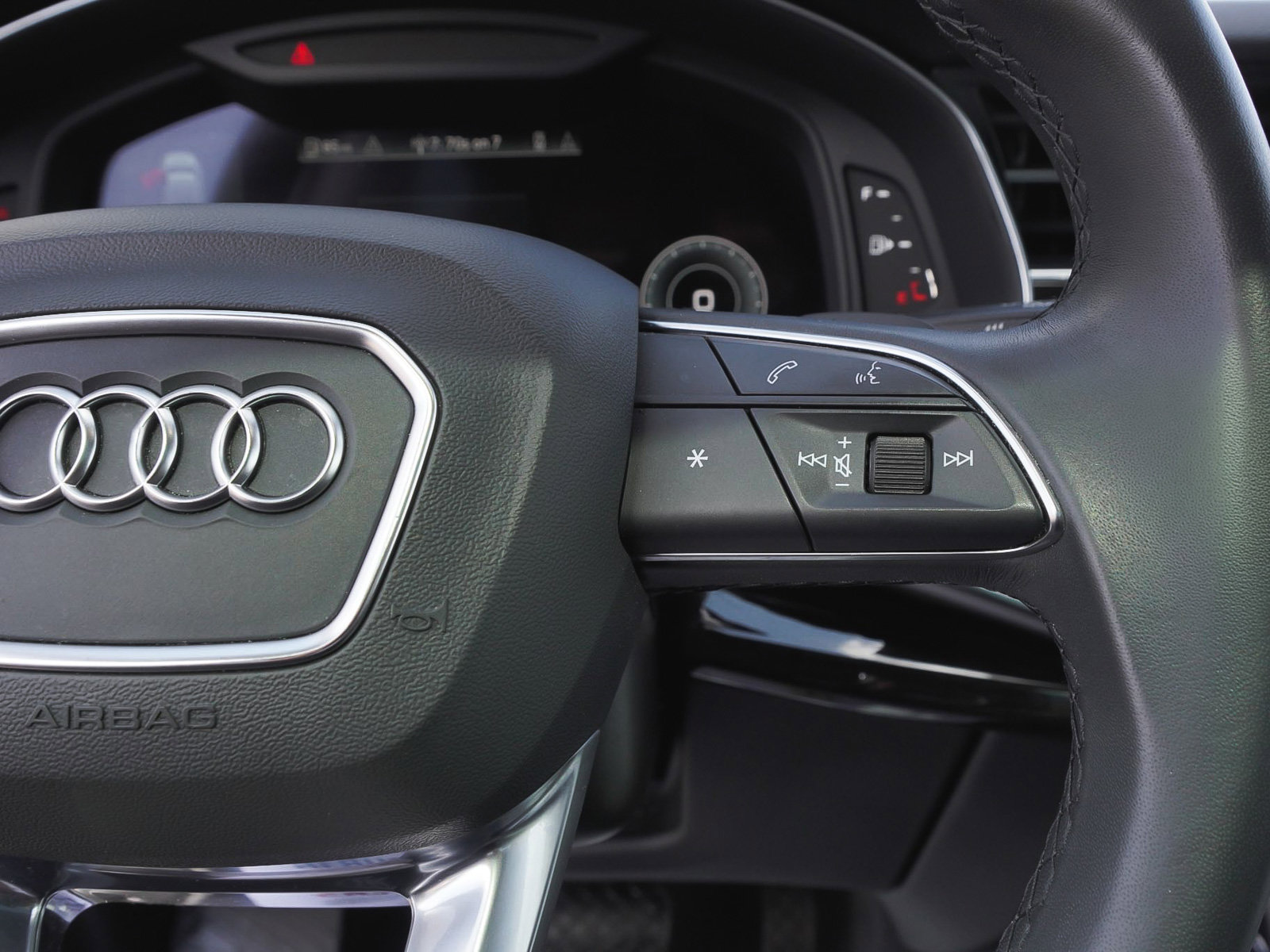 Used 2023 Audi Q7 2.0T Premium w/ Convenience Package AWD/4WD image 19