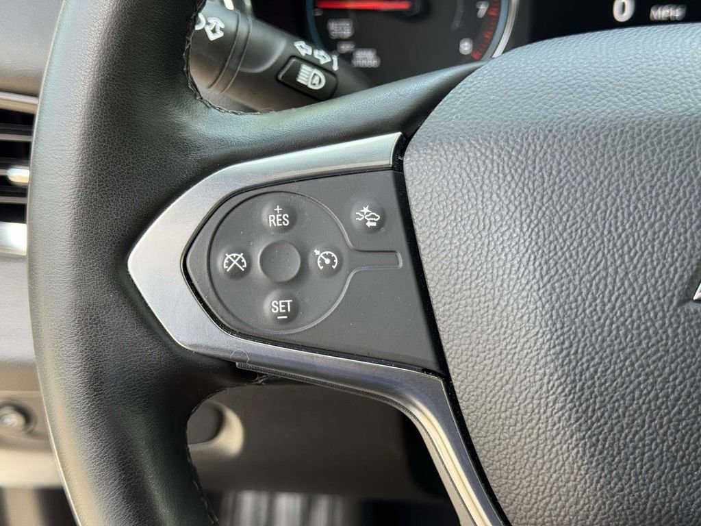 Used 2023 Chevrolet Traverse LT image 12