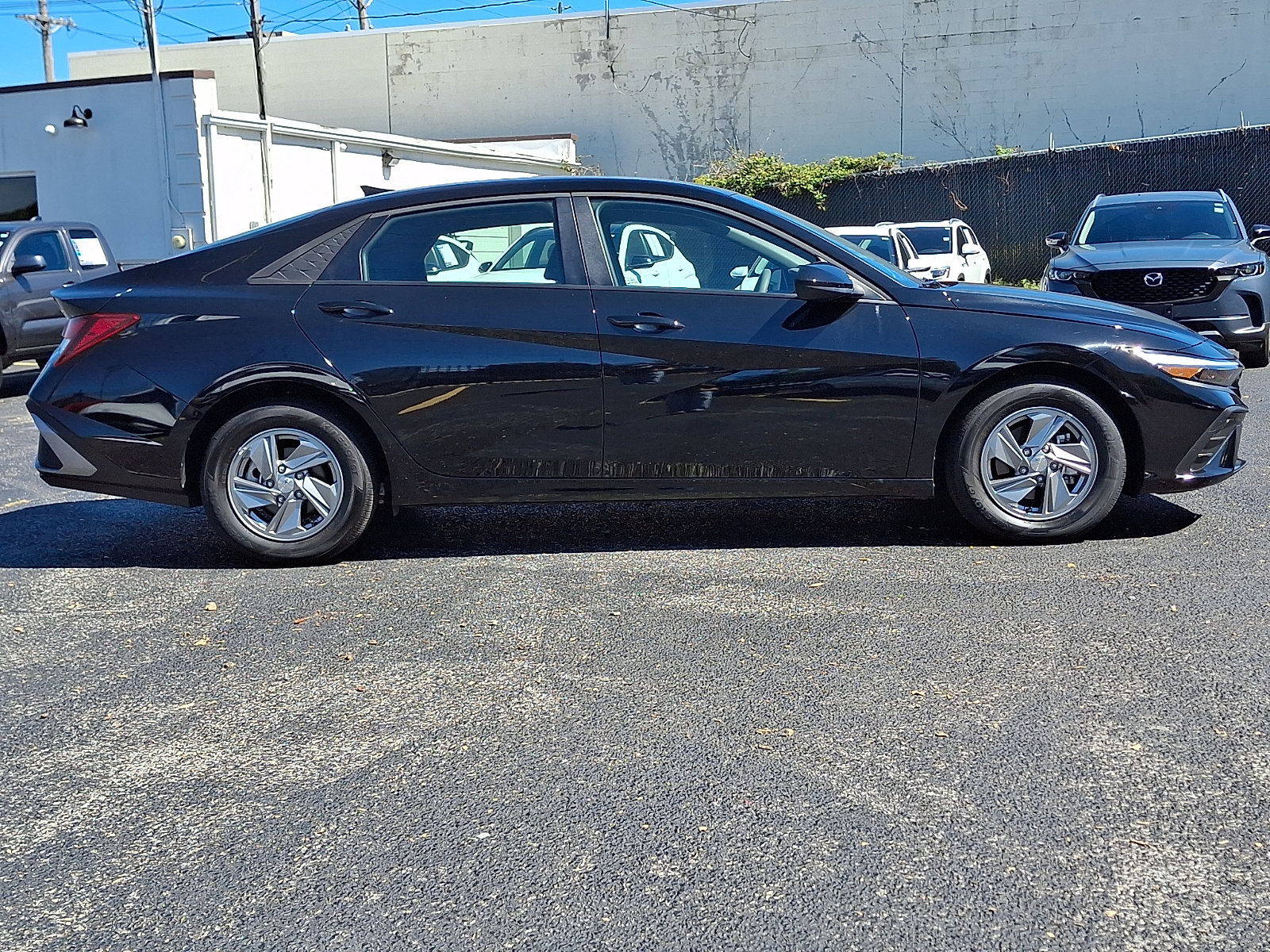 Certified 2026 Hyundai Elantra SE FWD image 7