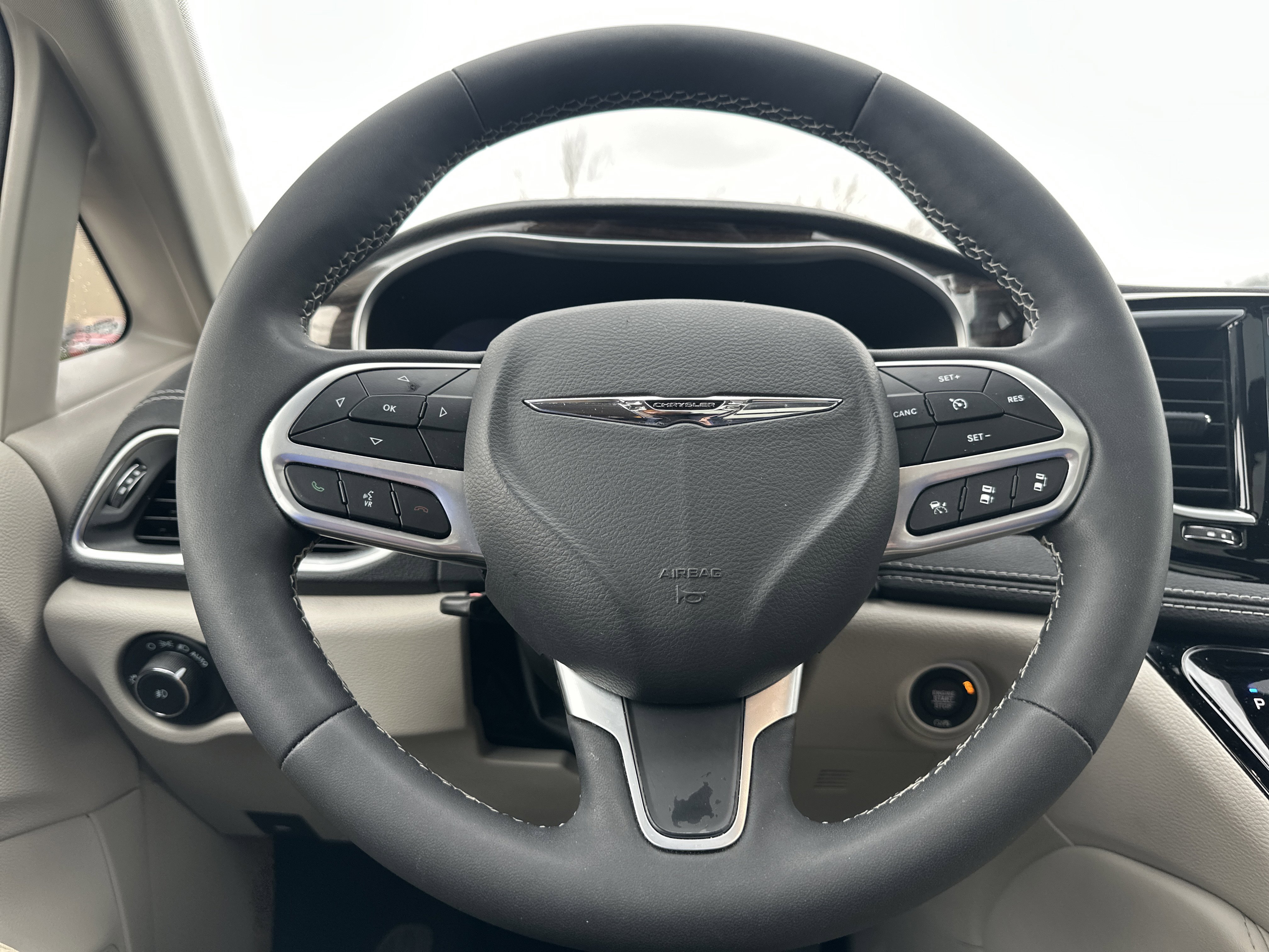 Used 2023 Chrysler Pacifica Limited image 20