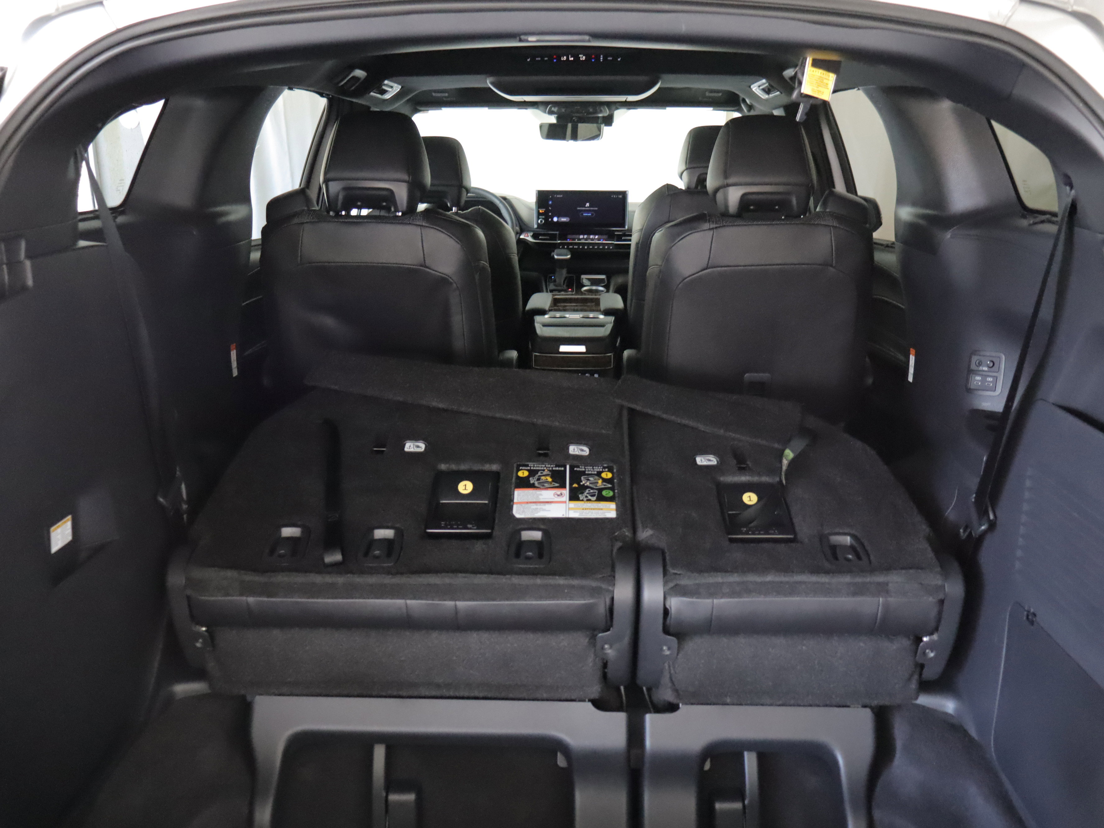 Used 2025 Toyota Sienna Platinum image 21