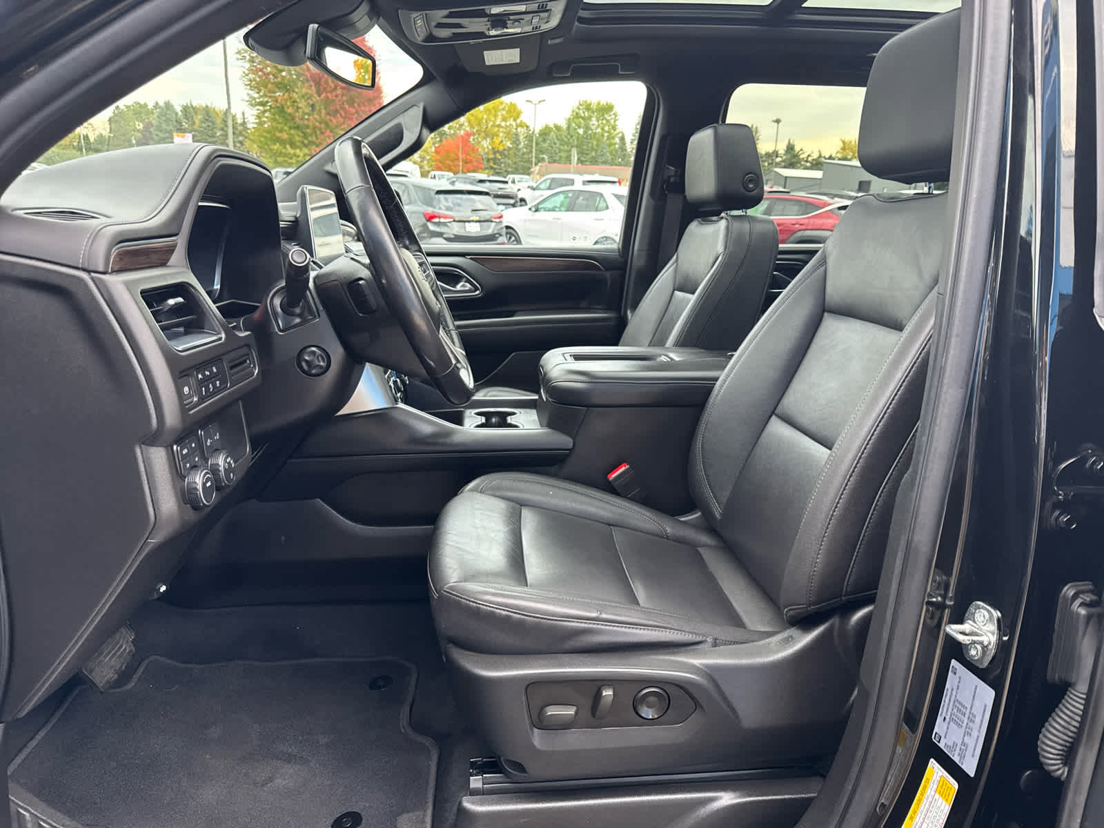 Certified 2023 Chevrolet Suburban Z71 w/ Luxury Package image 16