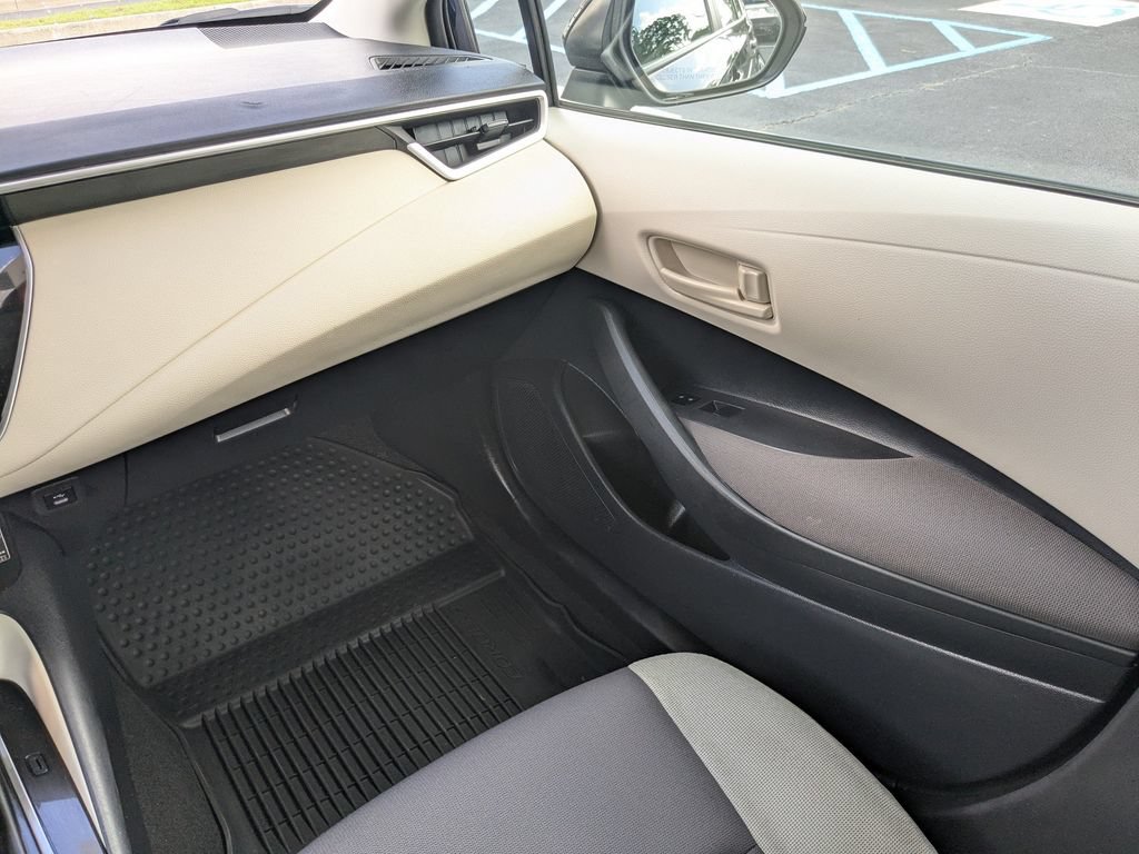 Used 2025 Toyota Corolla LE w/ LE Premium Package FWD image 16