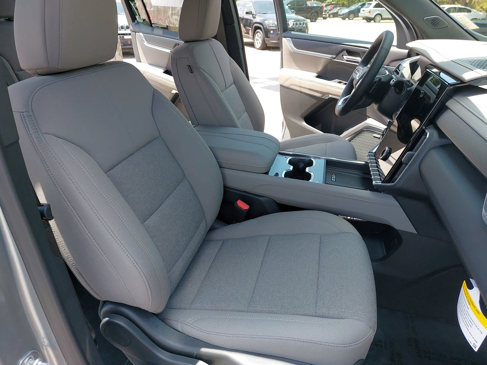 New 2025 GMC Acadia Elevation FWD image 10