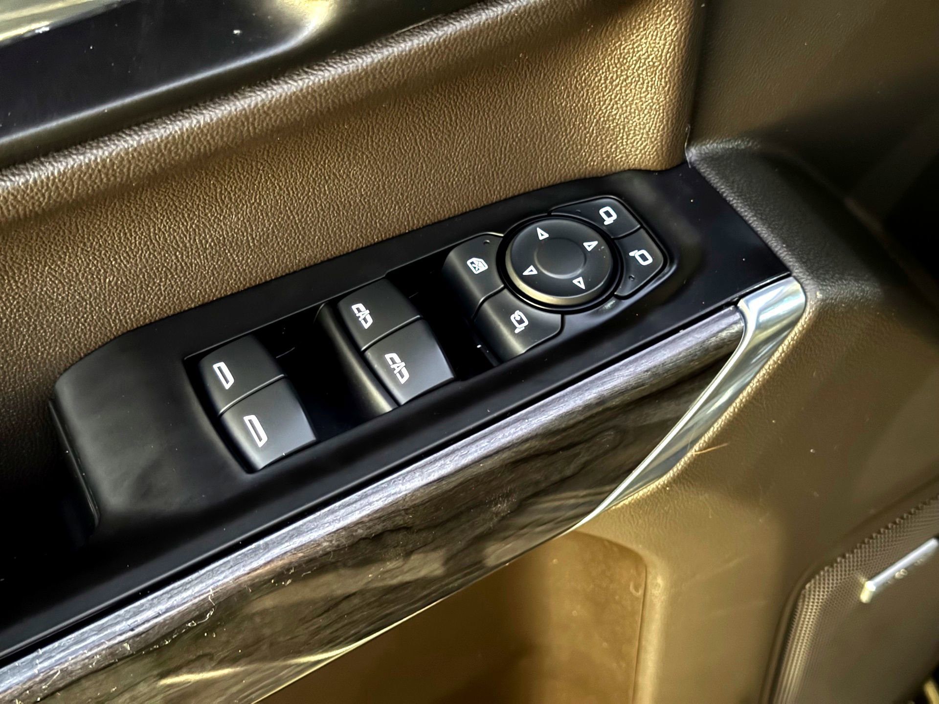 Used 2020 Chevrolet Silverado 1500 LTZ image 17