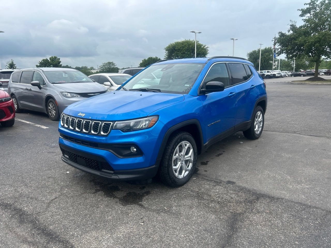 Used 2024 Jeep Compass Latitude AWD/4WD image 7